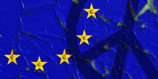 Kuvituskuvassa pala EU:n tähtilippua ja rauhanmerkki.