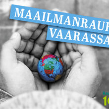 Maailmanrauha vaarassa -tapahtuman kansikuva. Pieni maapallo kämmenten välissä.