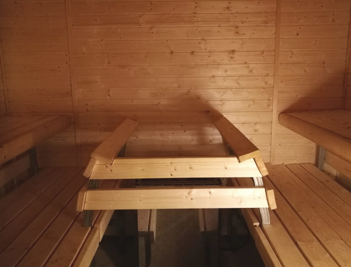 Rauhanaseman saunan löylyihin mahtuu kerrallaan 6-8 henkilöä